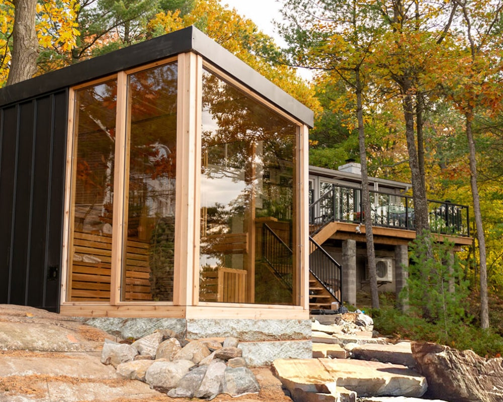 Leisurecraft Pure Cube Orion Sauna installed in backyard surrounded by trees||||||||||