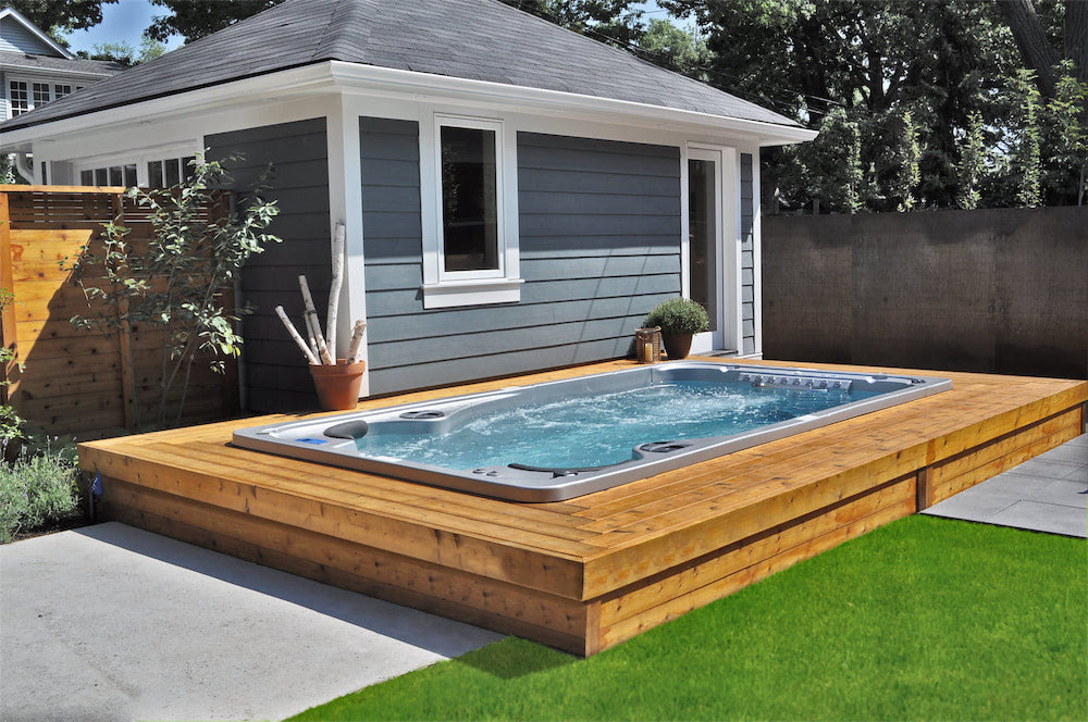 swims spa in front of the house|