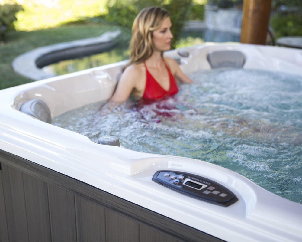 woman in a spa||woman is taking hot tub