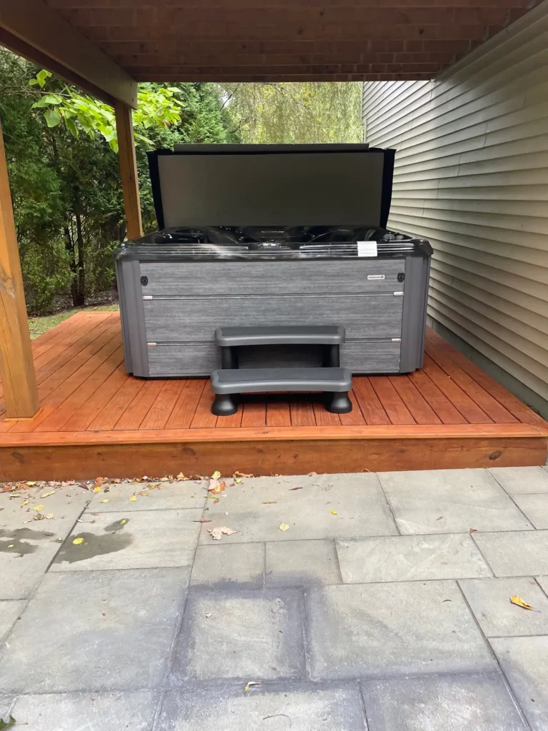 Hamilton 6-person hot tub