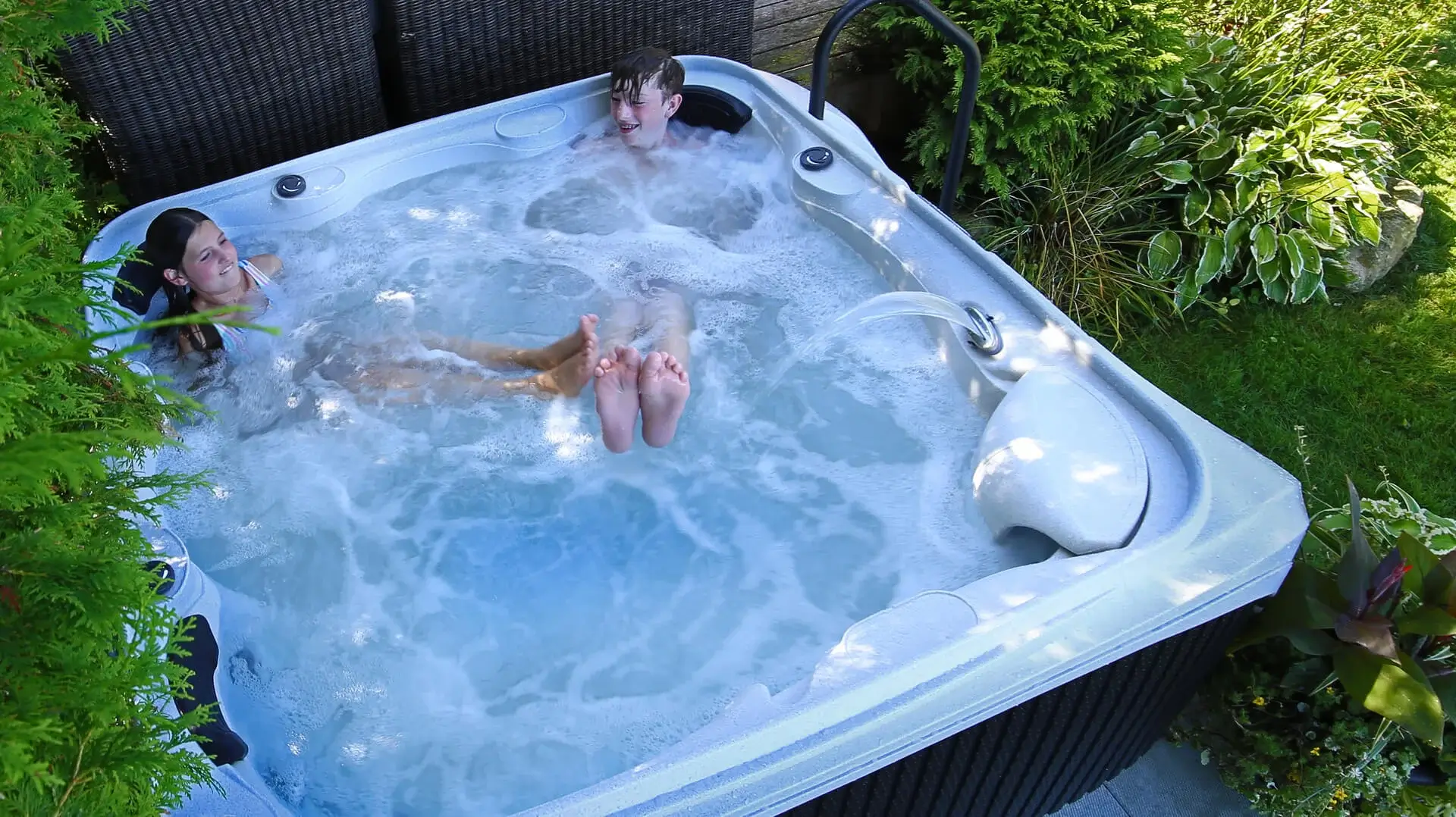 DRMMKR23 Coutour Hot Tub Installation Lakeside Image4335 1920x1078 Dream Maker spas