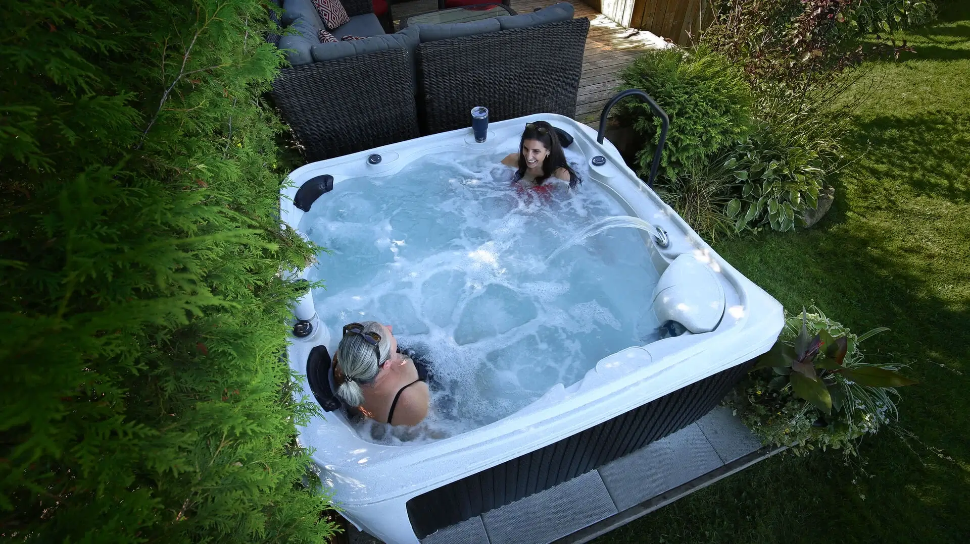 DRMMKR23 Coutour Hot Tub Installation Lakeside Image4367 1920x1078 Dream Maker spas